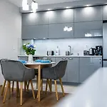 Brand New Downtown Apartment Warna