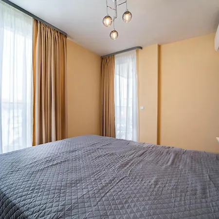 Brand New Downtown Daire *