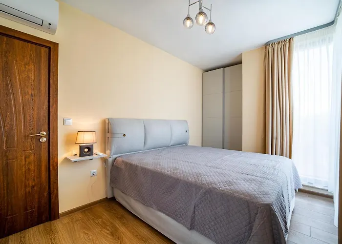 Brand New Downtown Daire Varna