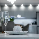 Brand New Downtown Apartamento Varna