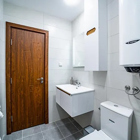 Brand New Downtown Apartment *