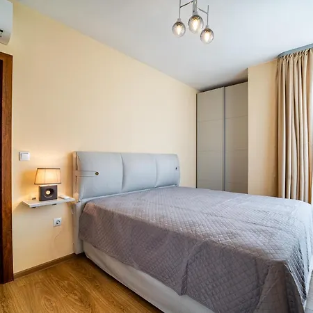 Brand New Downtown Apartment Varna