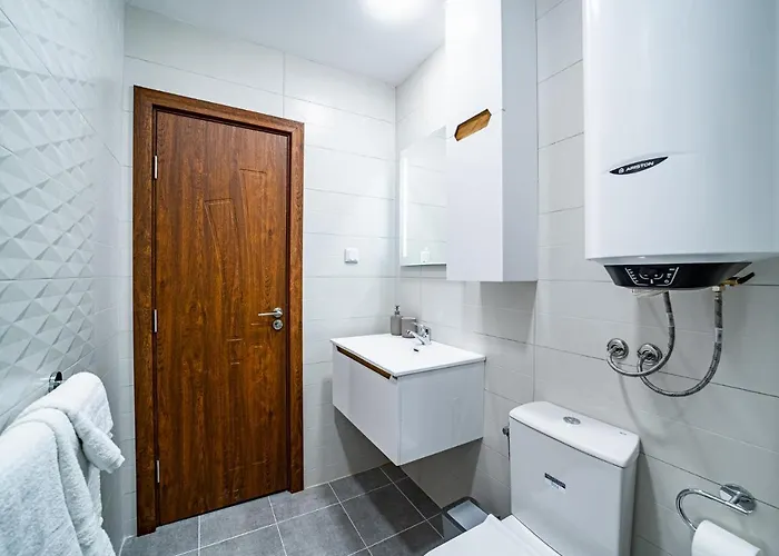 Brand New Downtown Apartment *